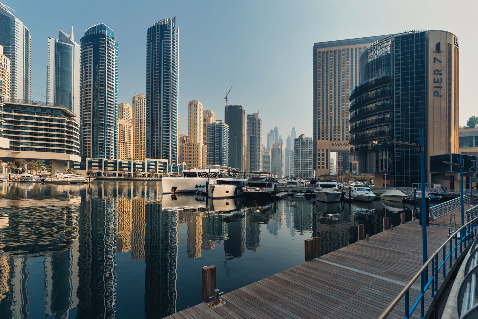 Dubai Marina kuleleri ve su kanalı, bina ve bölge bazında çıkış karşılaştırması