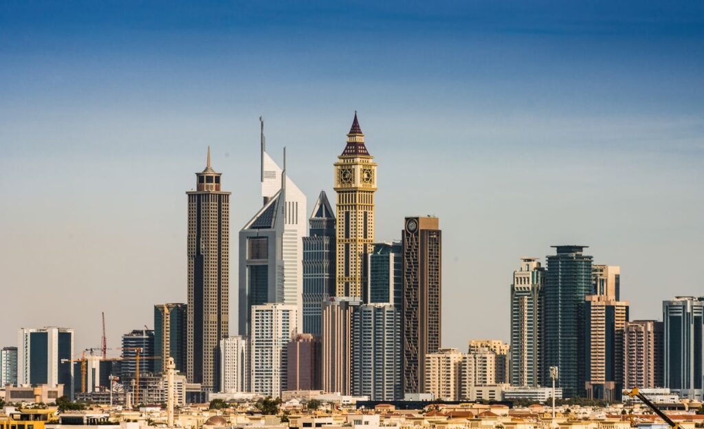 Dubai finans bölgesindeki yüksek binalar